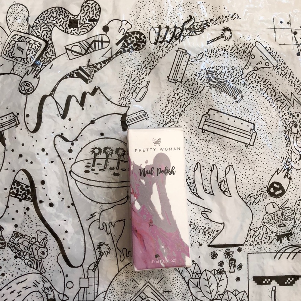 💓Pretty woman nail polish